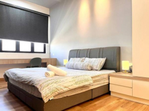 Urban Vista @ The Quartz Residence: City Center Retreat with InfinityPool